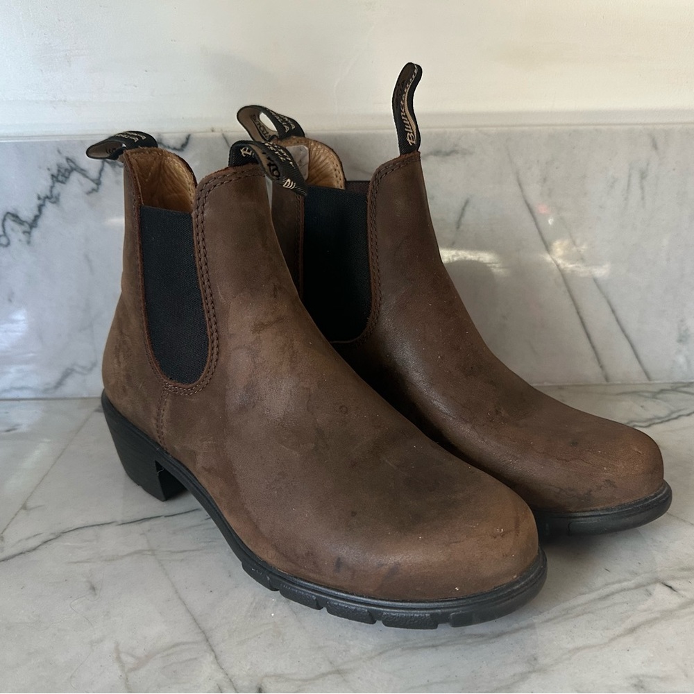Blundstone #1673 Dark Brown Leather Chelsea heeled Boots — Women’s 8.5 / EU 38.5